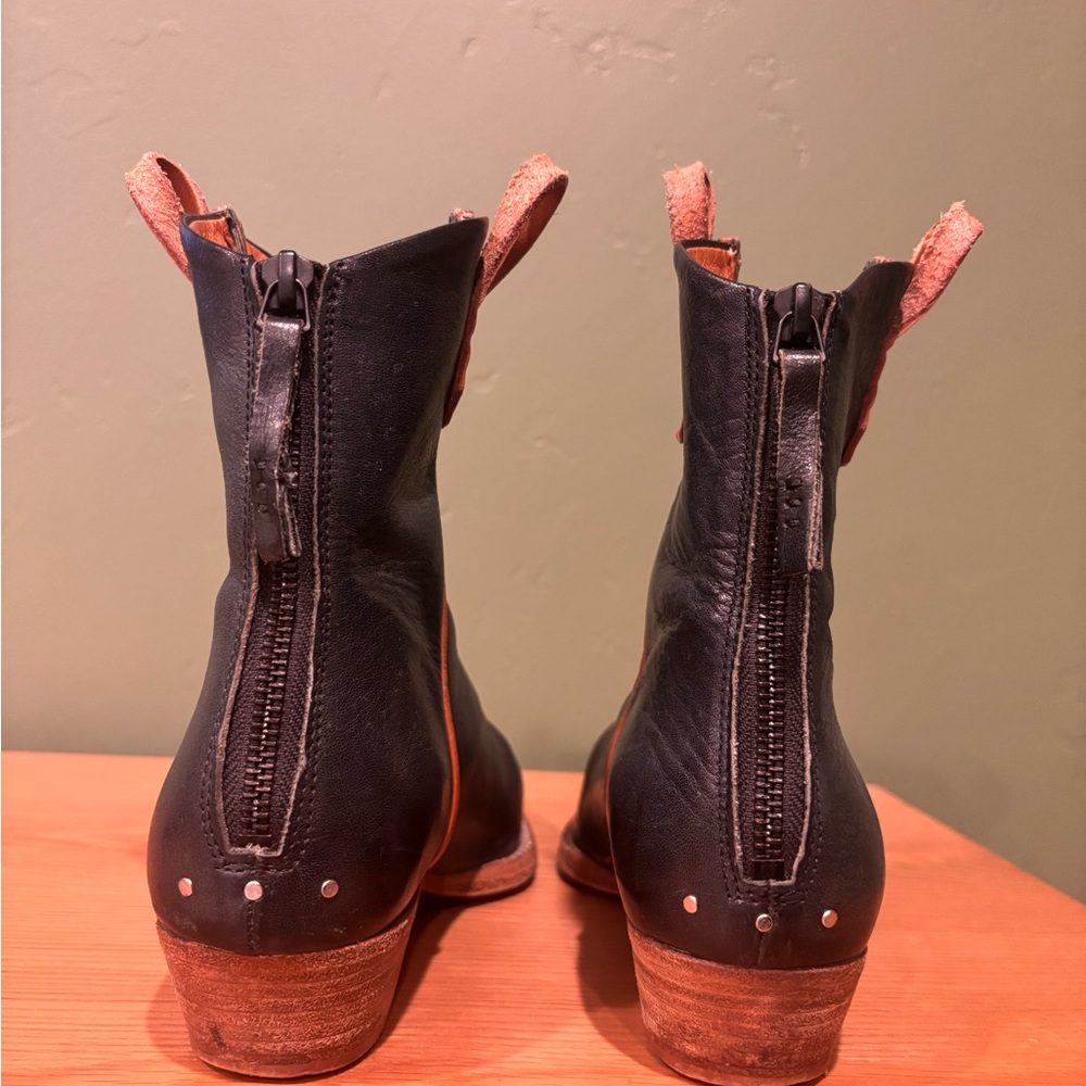 Free People - Wesley ankle boot in washed black. W 9 - Picture 4 of 8